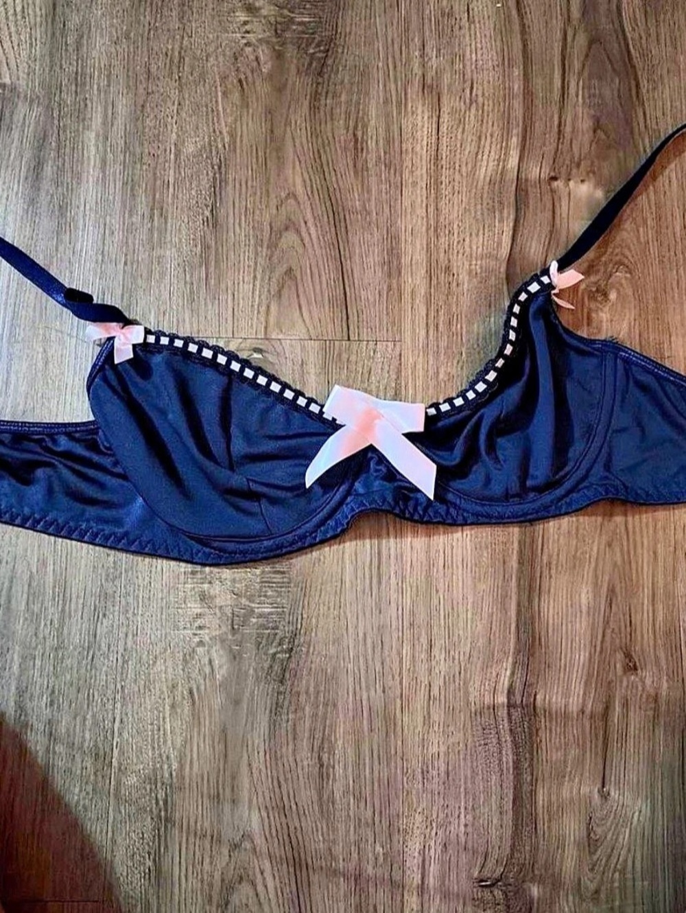 Victoria's Secret Dream Angels Satin Peekaboo Bow Balconette Bra